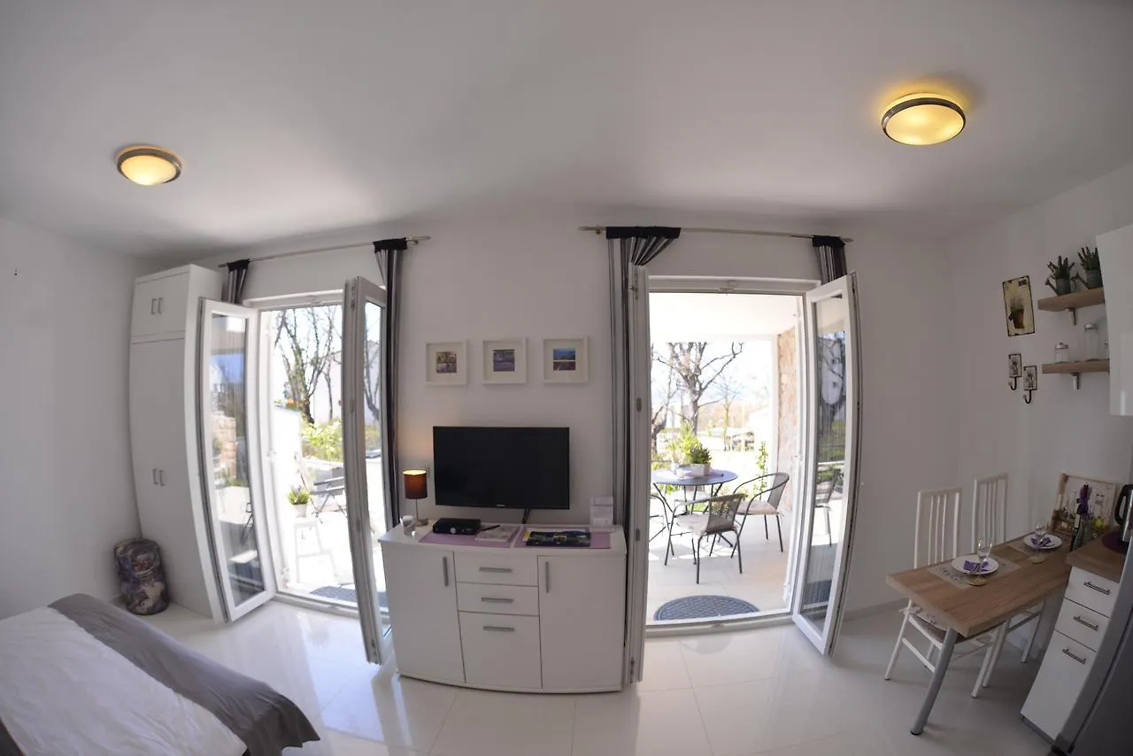 Apartment Lavanda Ruzmarin Njivice Croatia