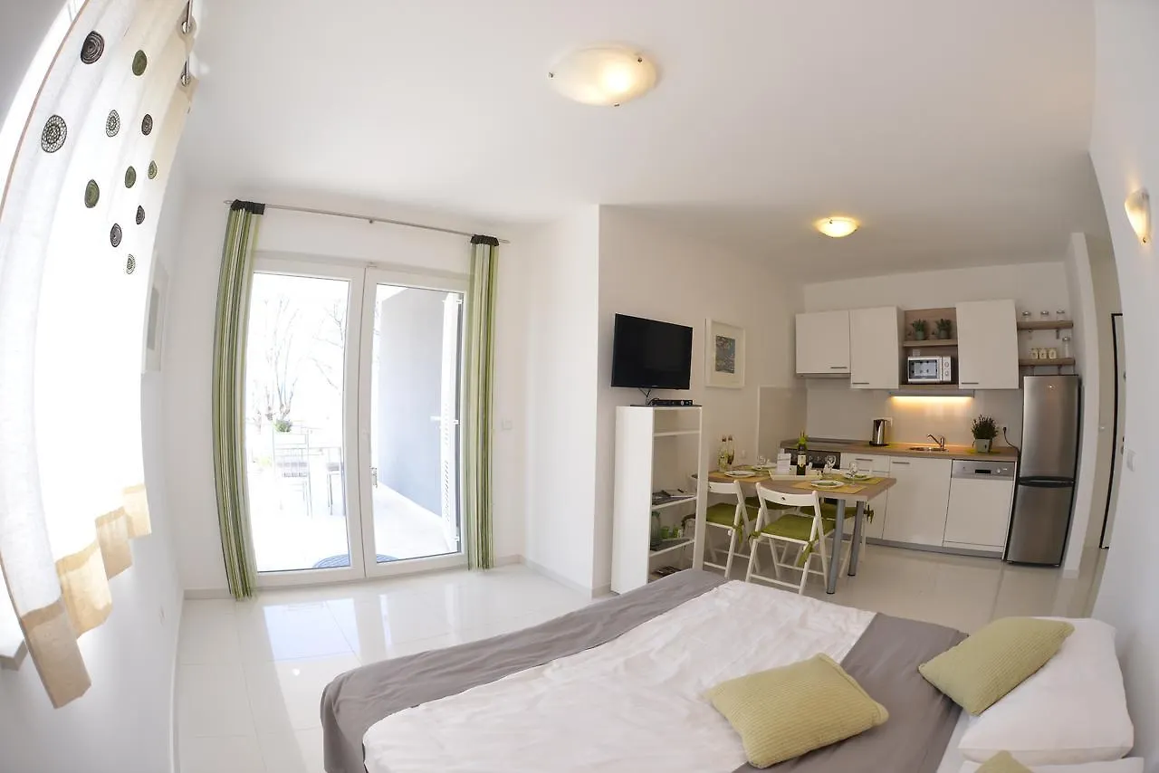 Apartment Lavanda Ruzmarin Njivice 0*,