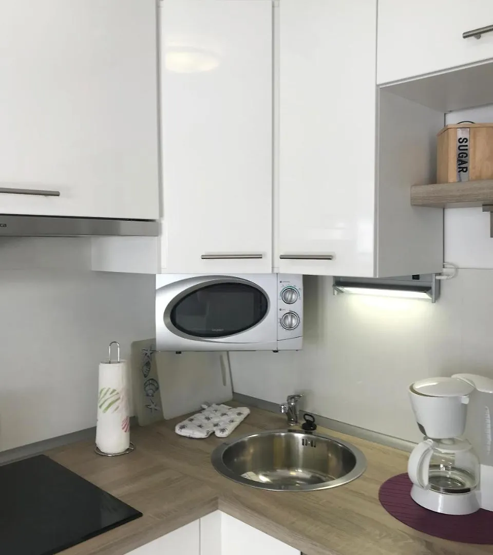 Apartment Lavanda Ruzmarin Njivice 0*,  Croatia
