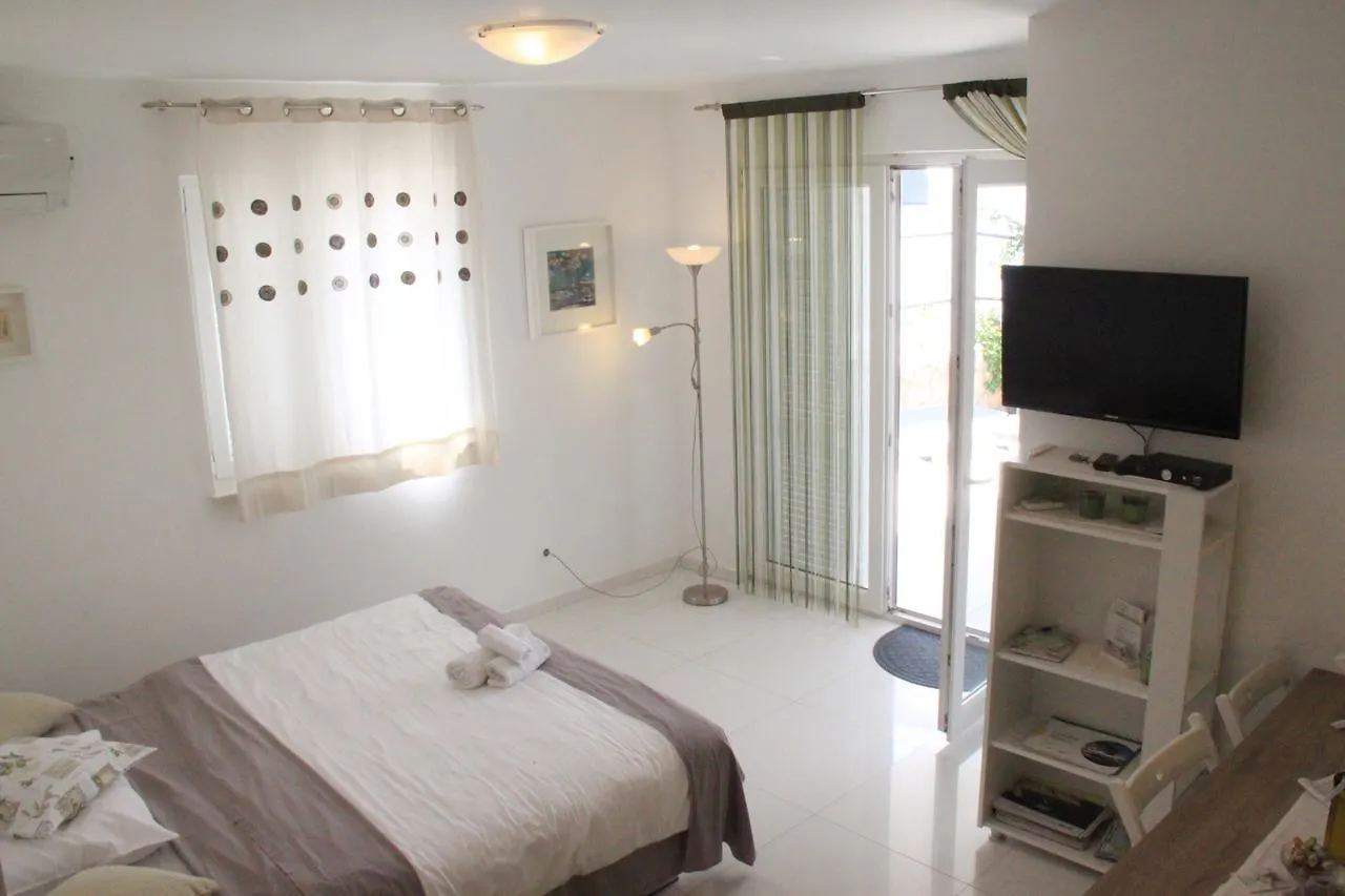 Apartment Lavanda Ruzmarin Njivice