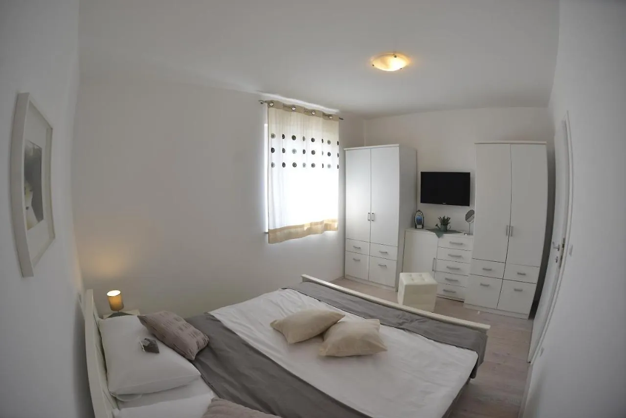 Apartment Lavanda Ruzmarin Njivice Croatia